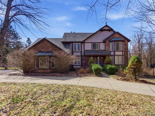 6400 Bridle Lane, Highland Twp, MI 48356