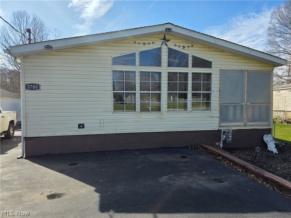 3700 Liberty Avenue , Hubbard, OH 44425