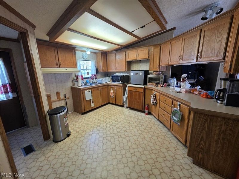 3700 Liberty Avenue, Hubbard, OH 44425 Photo 8