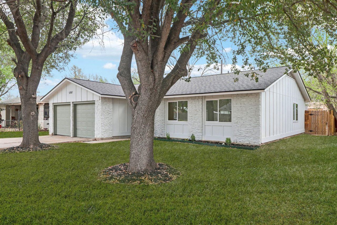 5707 Pino Ln, Austin, TX 78744 Main Photo