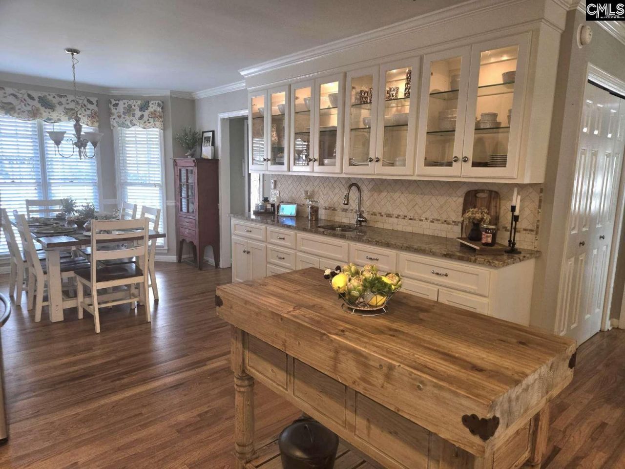 145 Silvercreek Drive  Photo 4