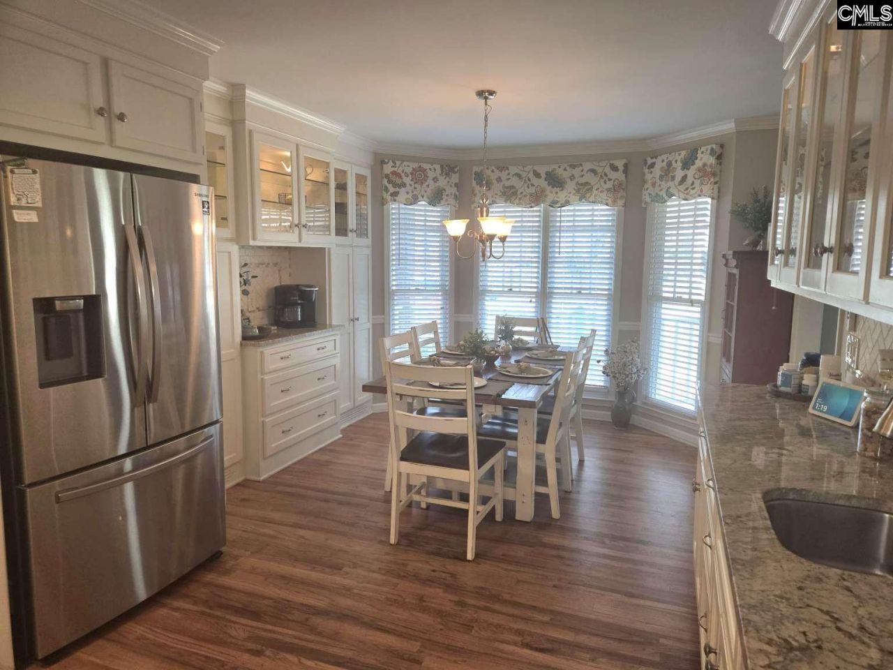 145 Silvercreek Drive  Photo 5