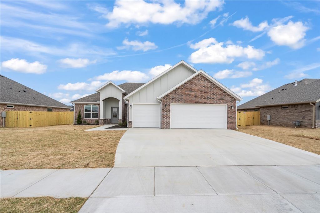 124 N Panther Avenue, Farmington, AR 72730 Main Photo