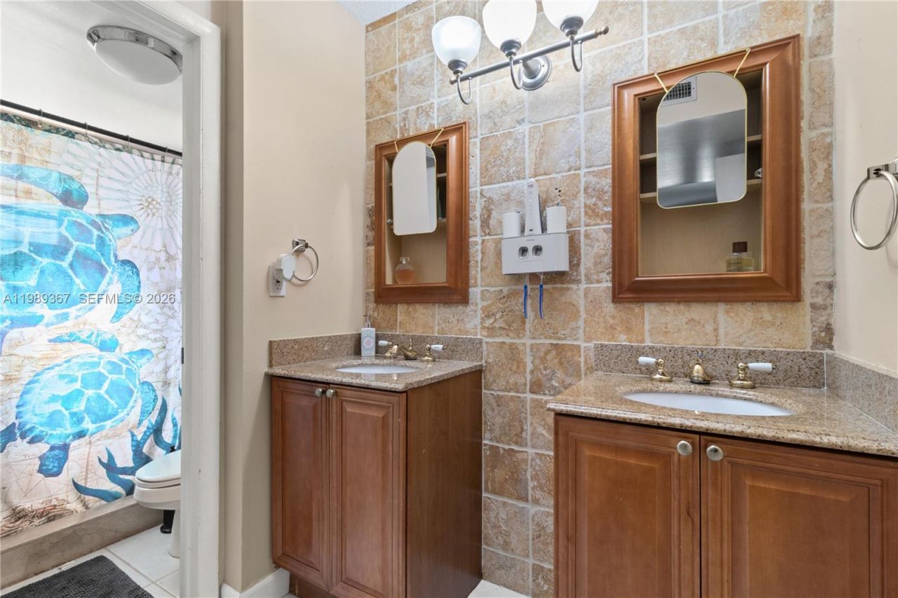 6855 W Broward Blvd , Unit 201, Plantation, FL 33317 Photo