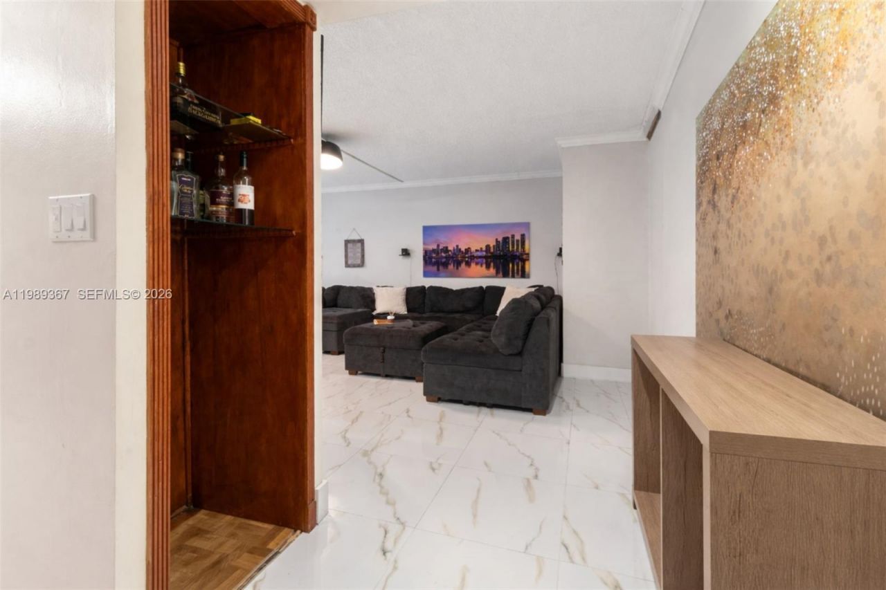 6855 W Broward Blvd , Unit 201, Plantation, FL 33317 Photo