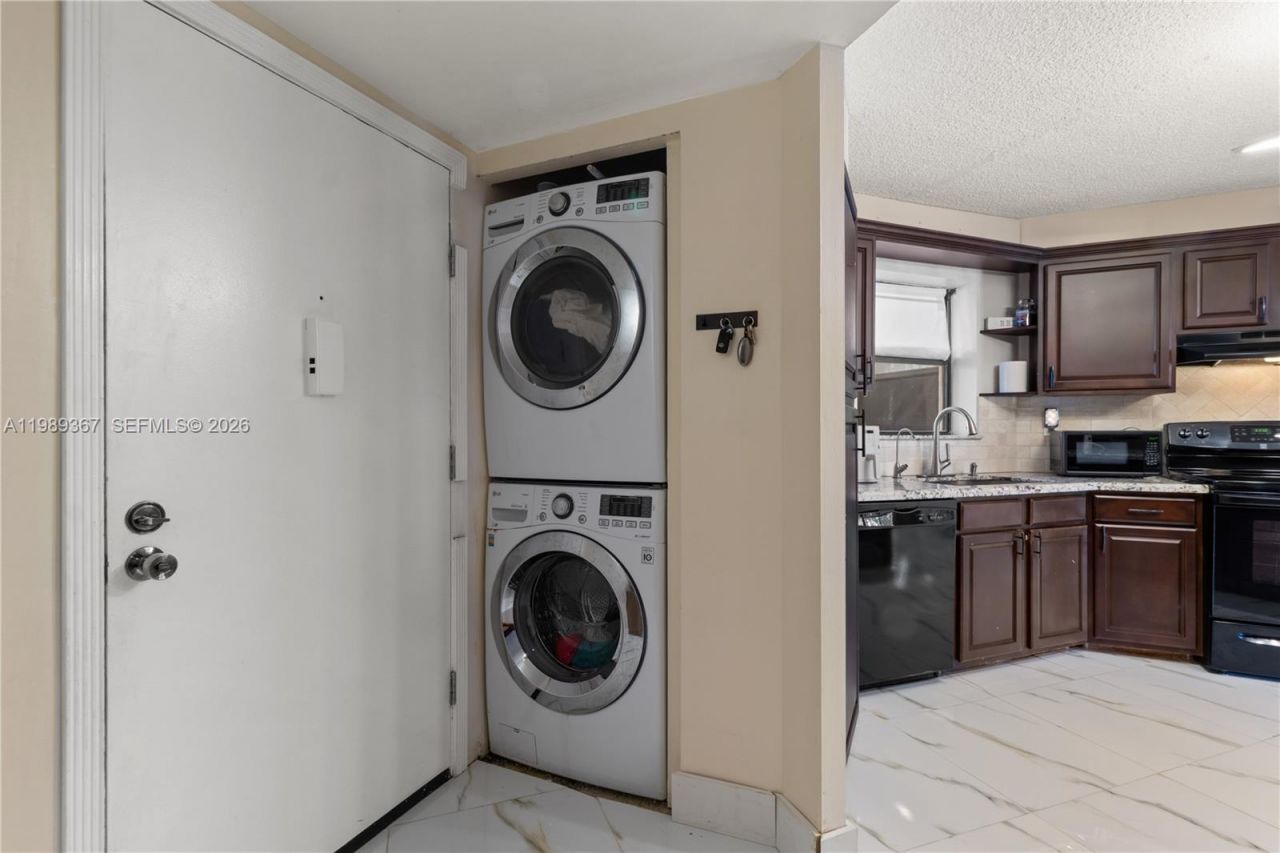 6855 W Broward Blvd , Unit 201, Plantation, FL 33317 Photo