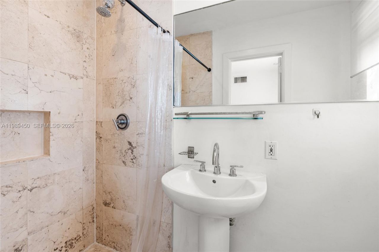 1211 Pennsylvania Ave, Unit E1, Miami Beach, FL 33139 Photo