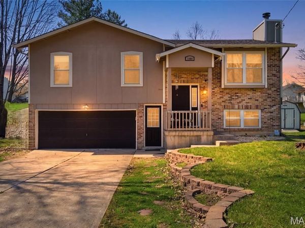 1003 Mitchell Way, Pacific, MO 63069