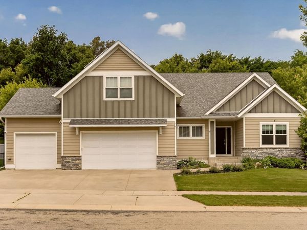 4283 Stone Point Drive NE, Rochester, MN 55906
