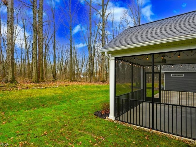 2080 Hawthorn Court, Green, OH 44720 Photo 4