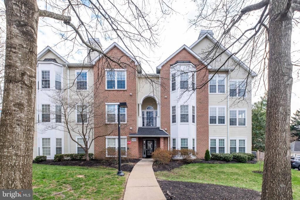 4132 Fountainside Lane, Unit 204, Fairfax, VA 22030 Main Photo