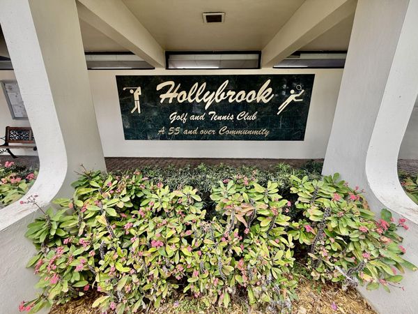8970 S Hollybrook Boulevard, Unit 207, Pembroke Pines, FL 33025
