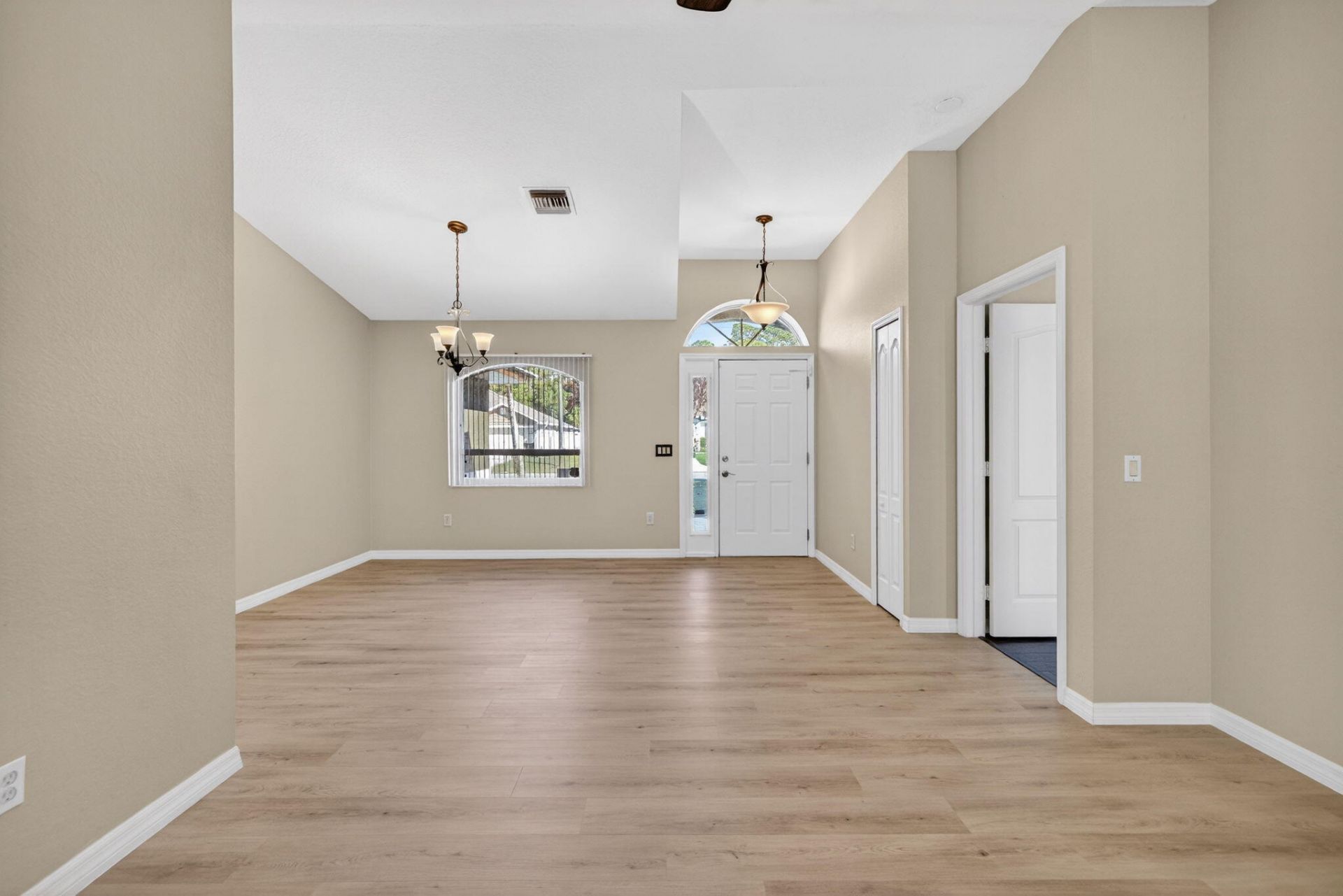 5475 NW Scepter Drive, Port Saint Lucie, FL 34983 Photo