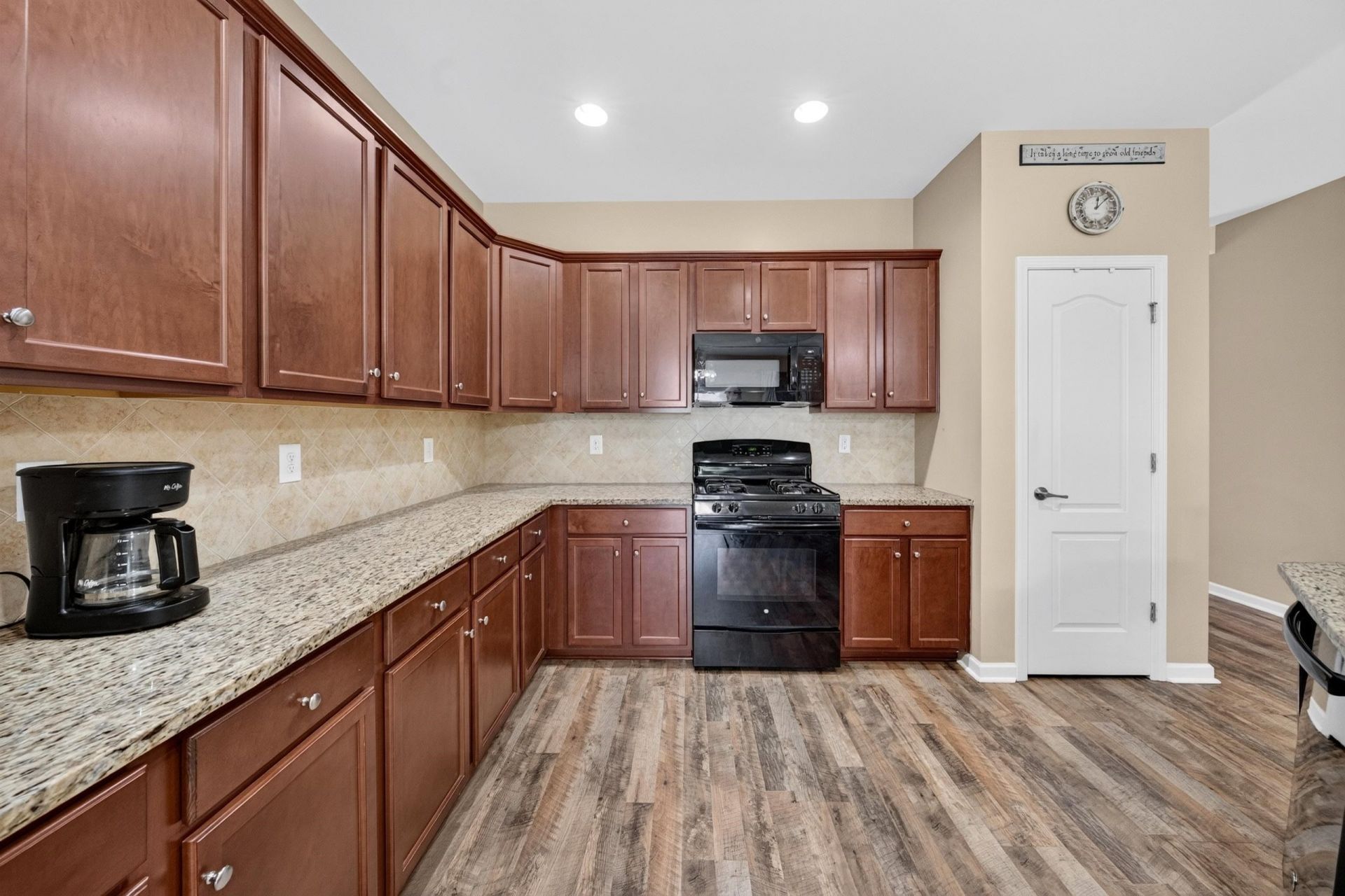 720 Pickering Dr. Photo 12