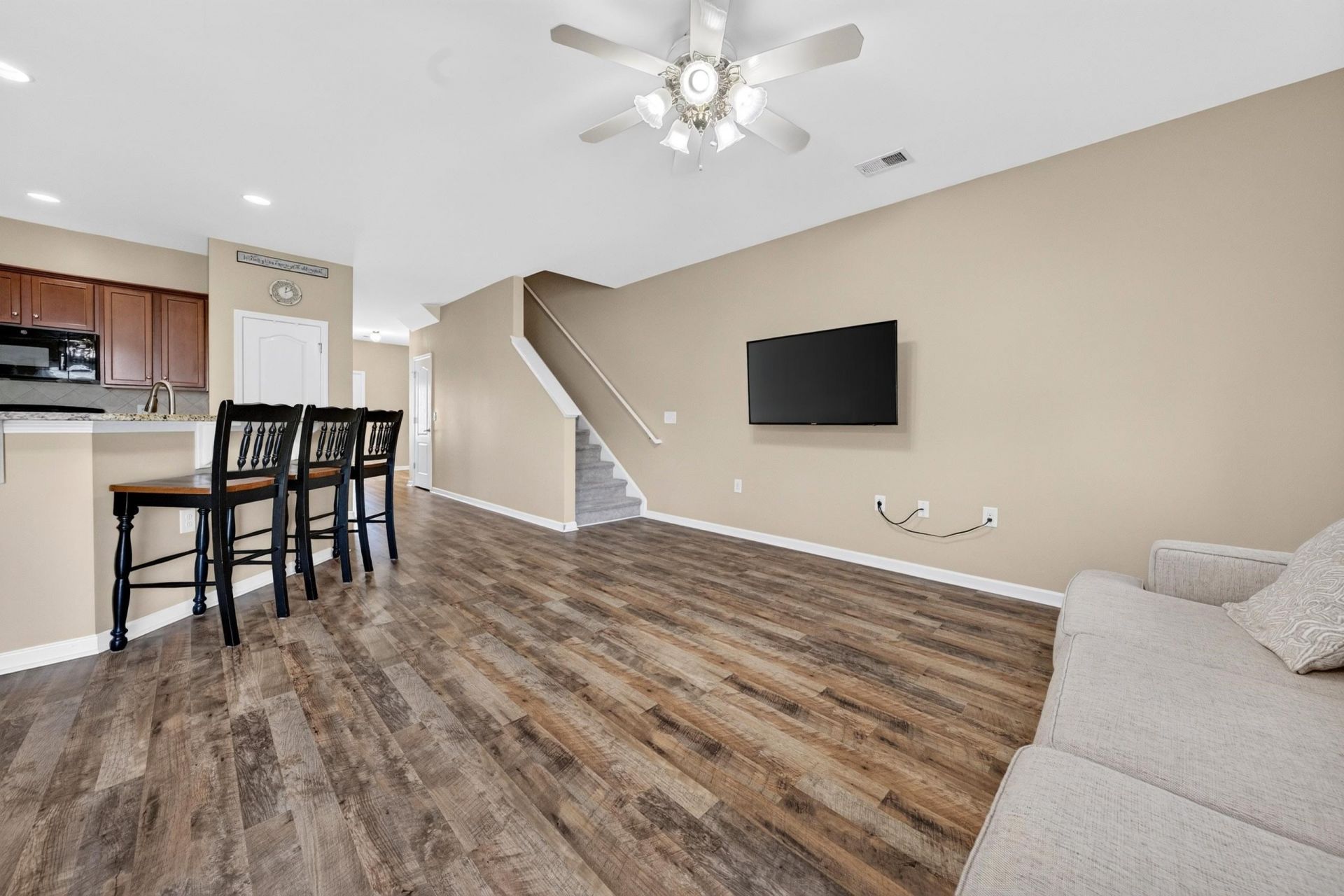 720 Pickering Dr. Photo 13