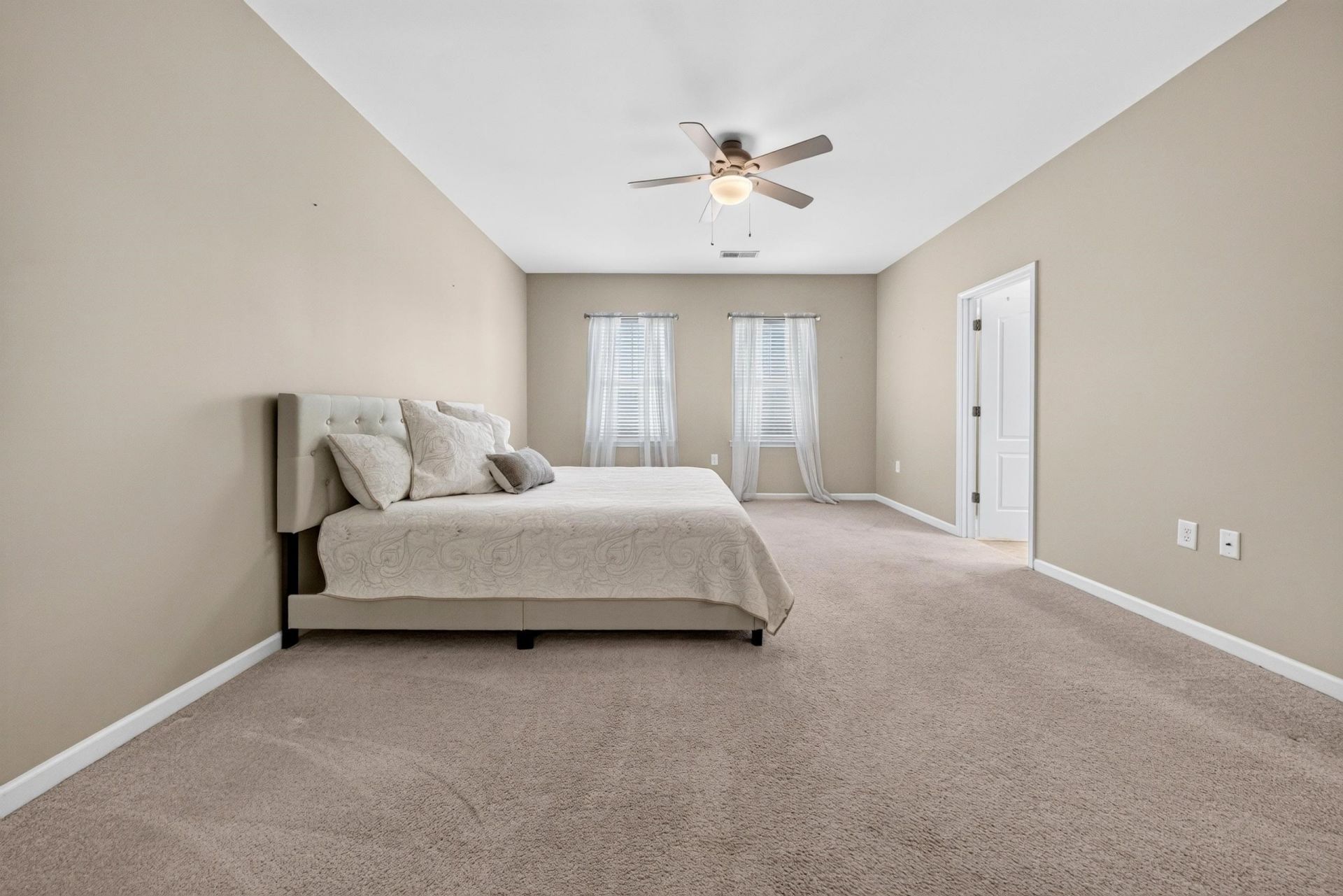 720 Pickering Dr. Photo 17