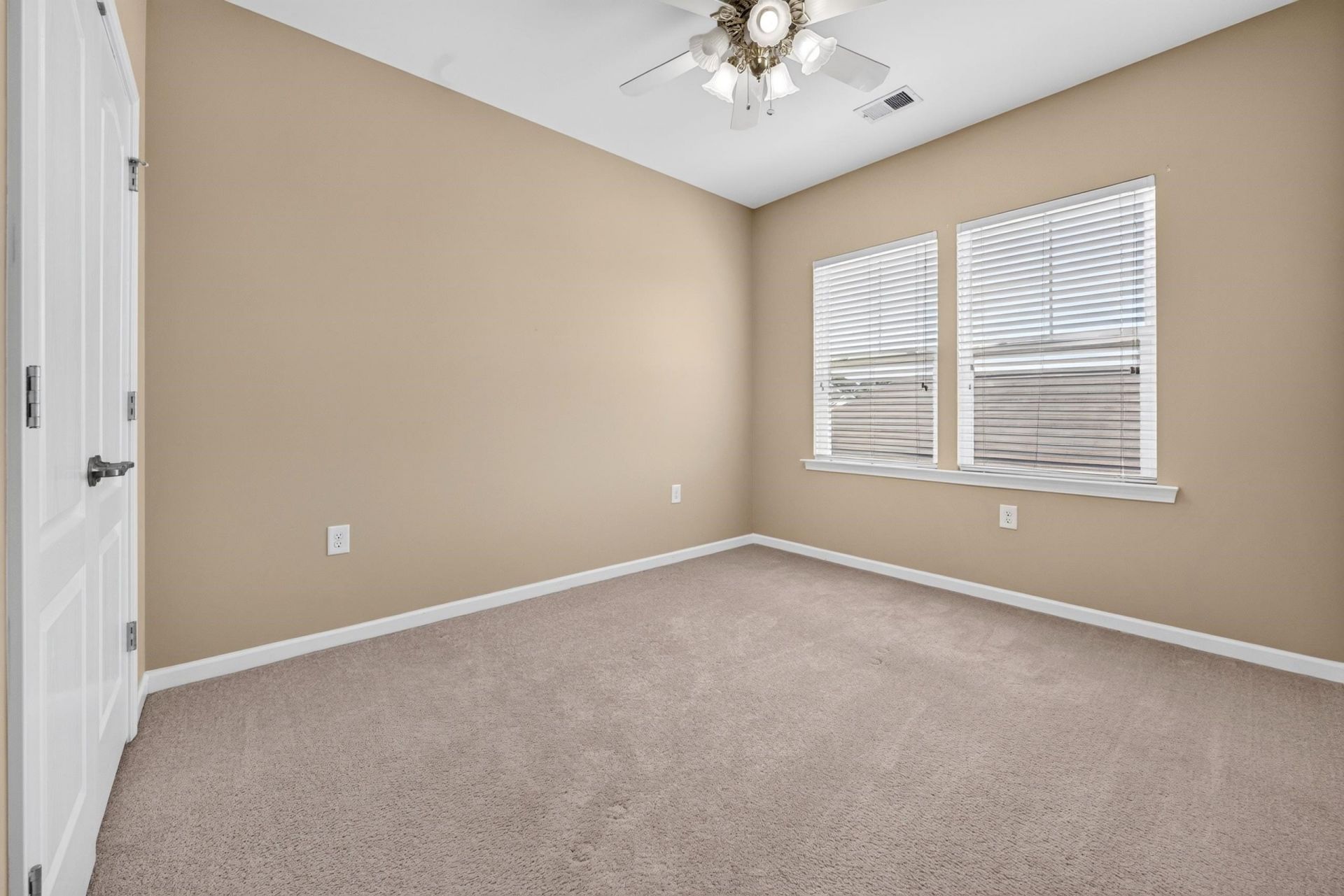 720 Pickering Dr. Photo 19