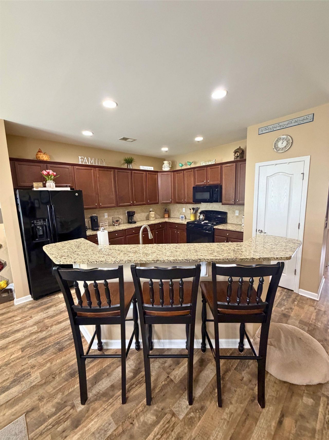 720 Pickering Dr. Photo 4