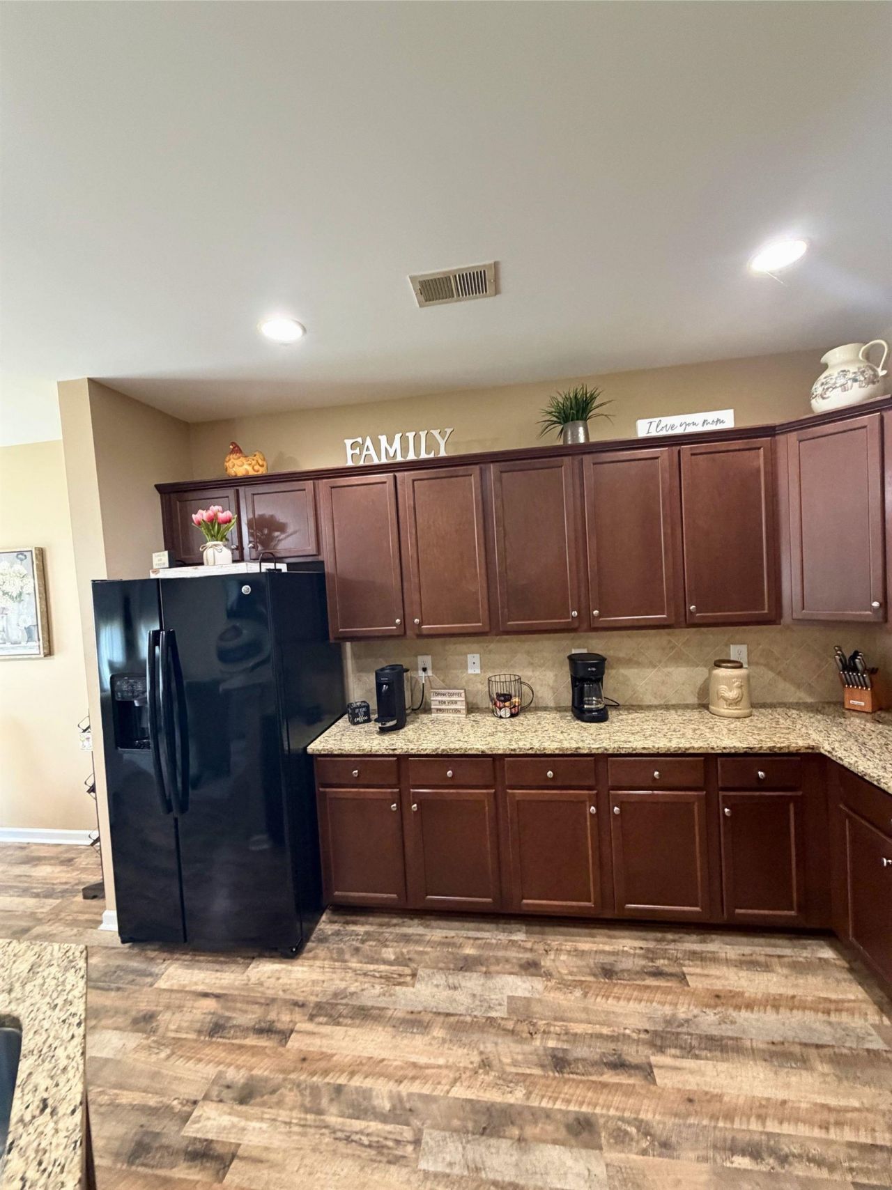 720 Pickering Dr. Photo 5