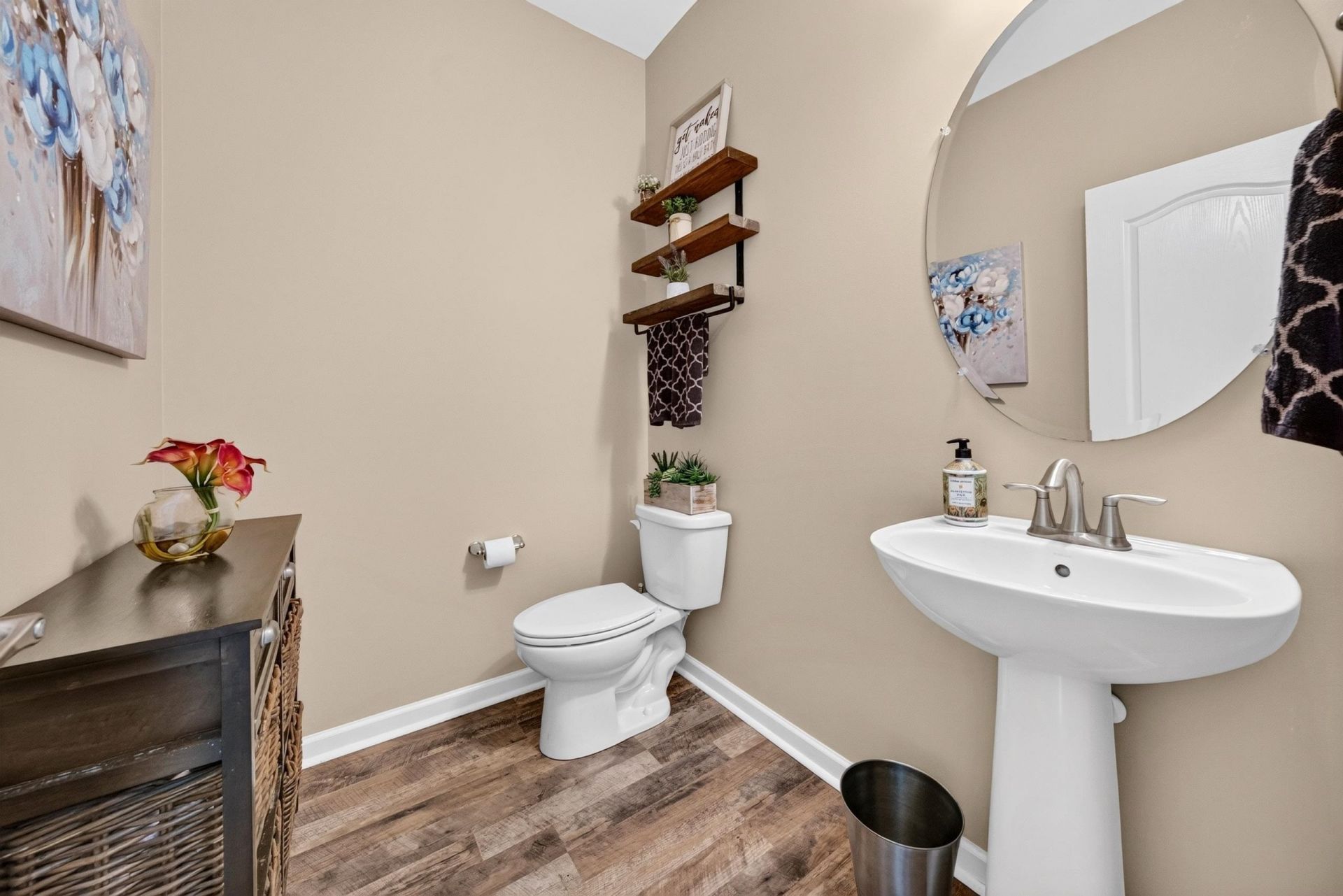 720 Pickering Dr. Photo 6