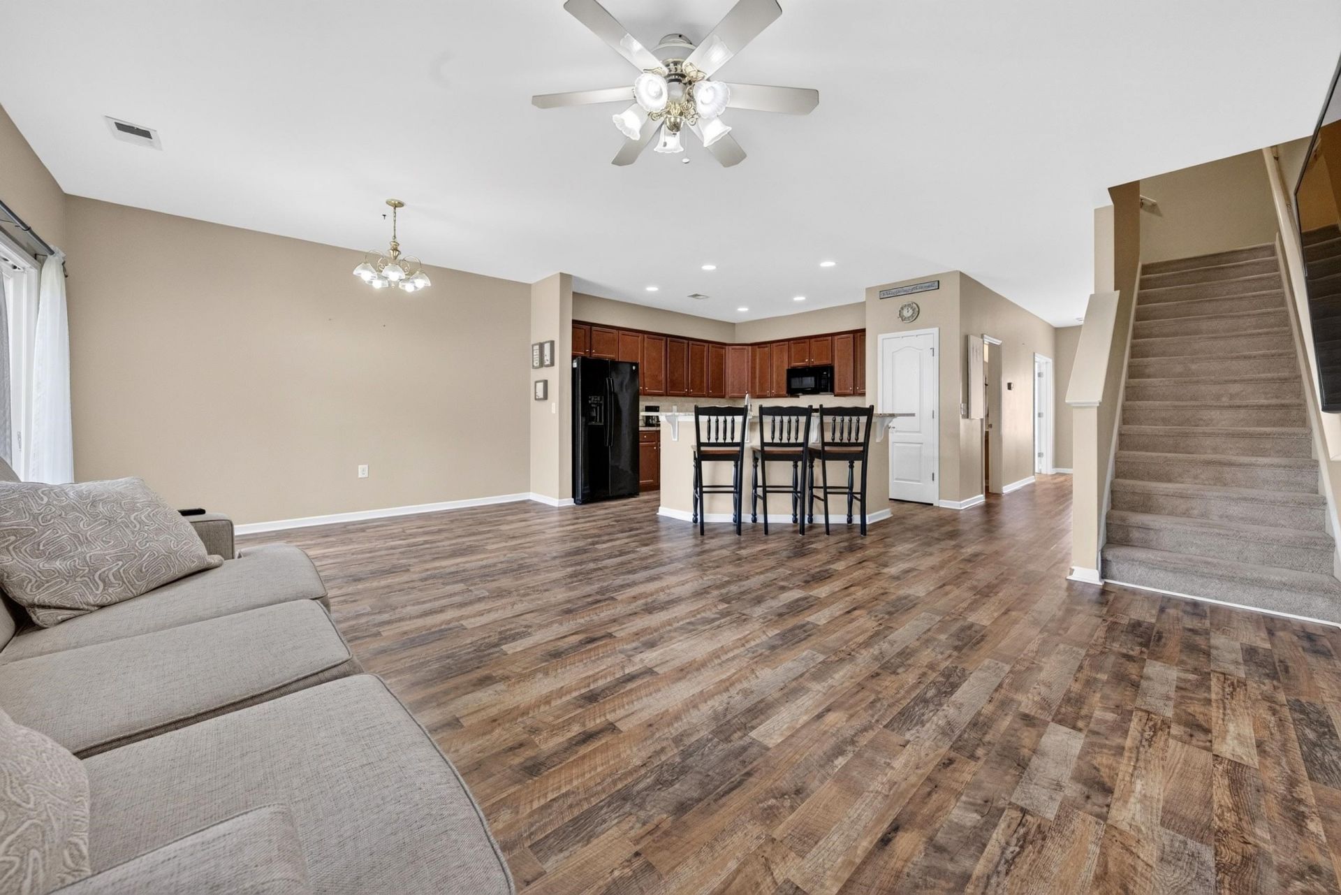 720 Pickering Dr. Photo 7