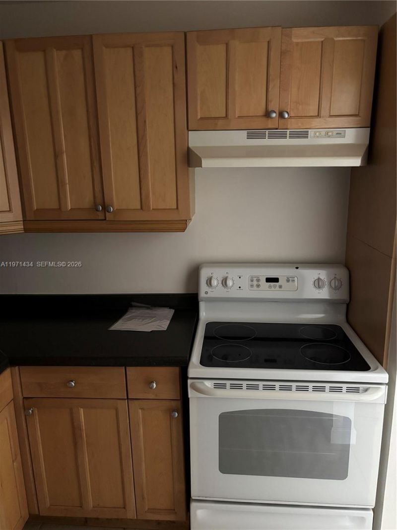 7900 Camino Cir, Unit 308, Miami, FL 33143 Photo