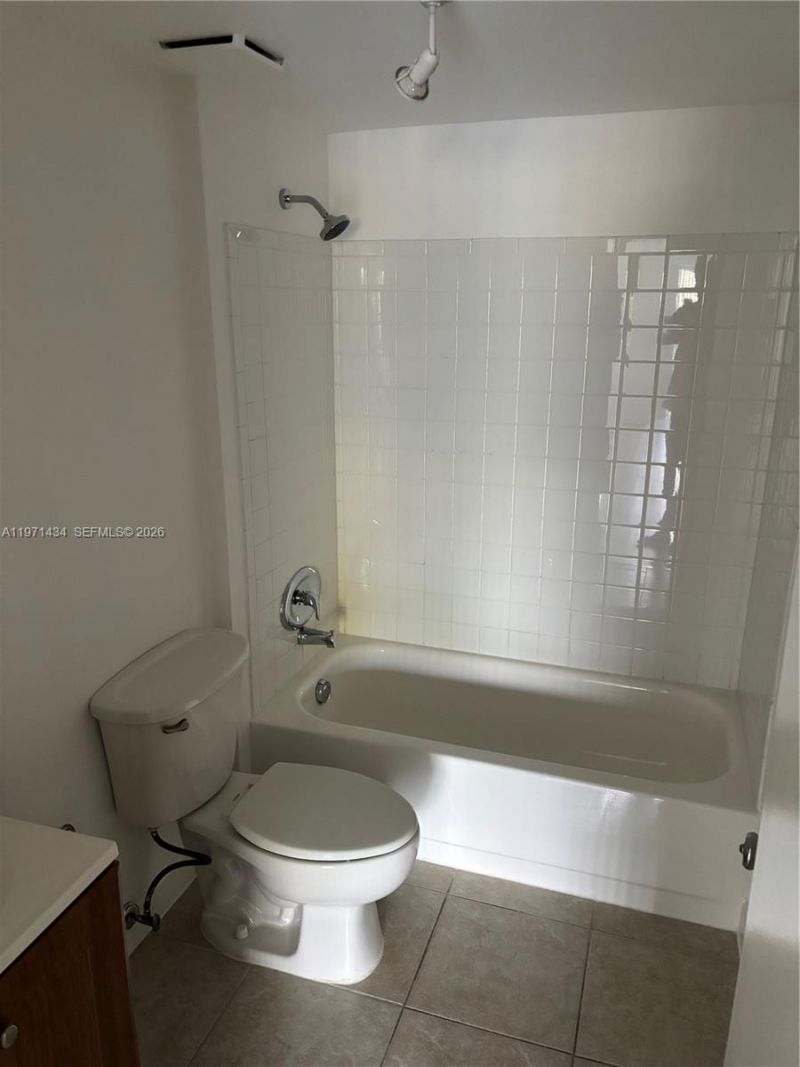 7900 Camino Cir, Unit 308, Miami, FL 33143 Photo