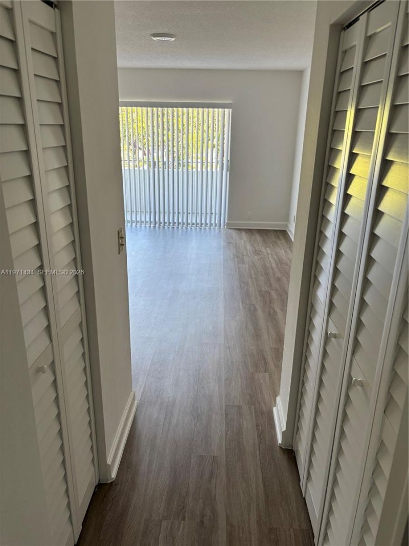 7900 Camino Cir, Unit 308, Miami, FL 33143 Photo