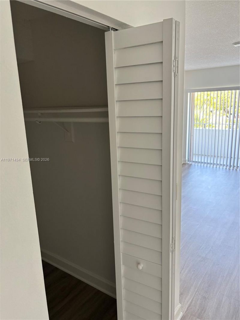 7900 Camino Cir, Unit 308, Miami, FL 33143 Photo