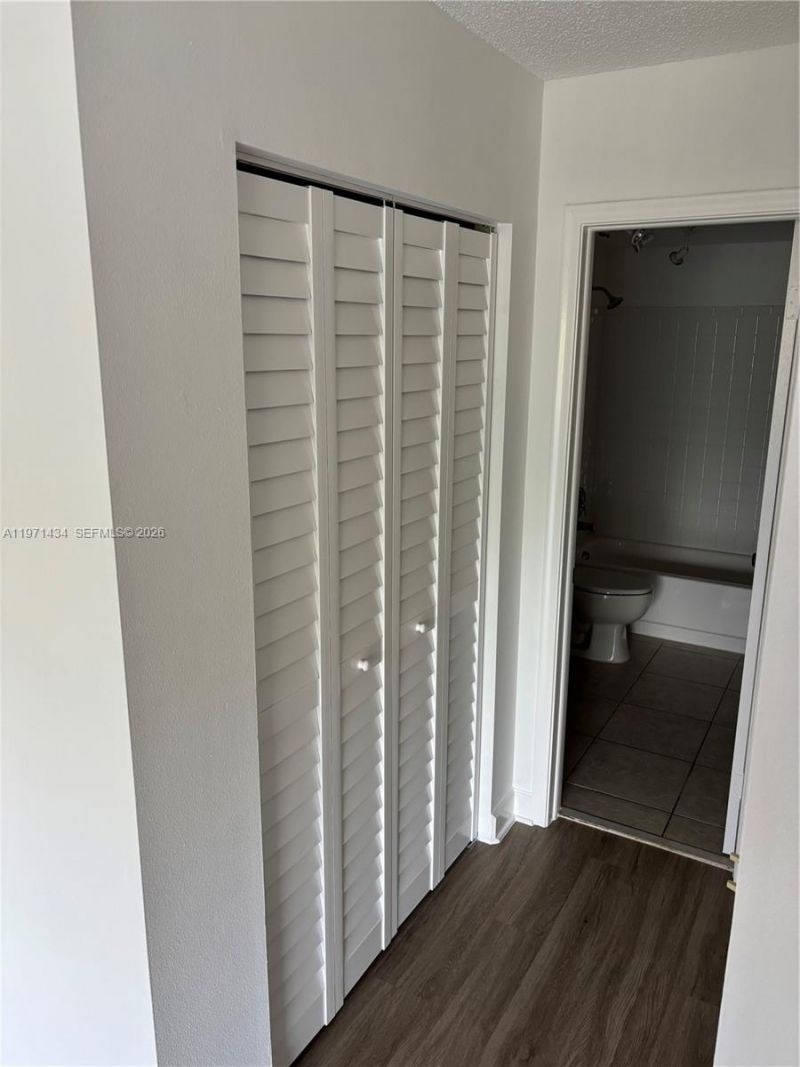 7900 Camino Cir, Unit 308, Miami, FL 33143 Photo