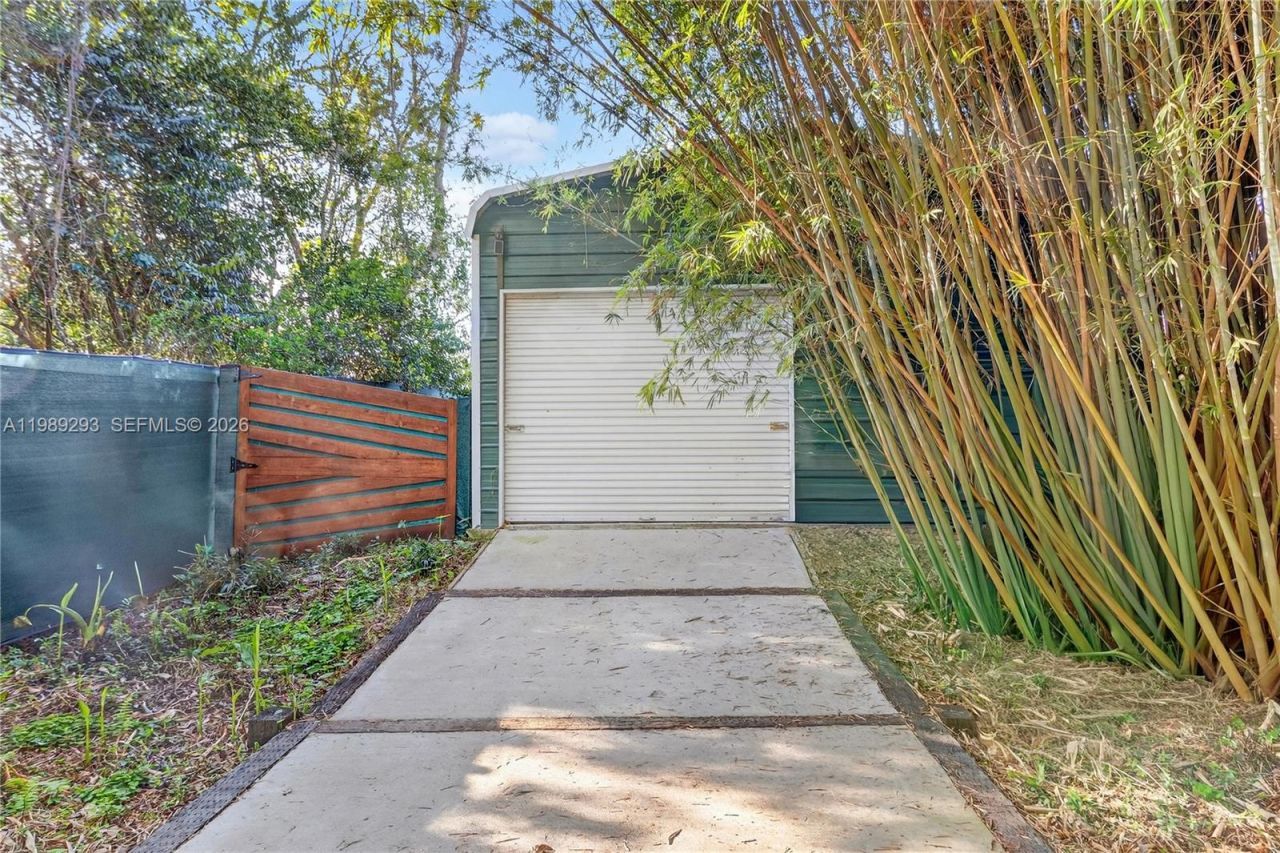 8435 NW 6th Ave, Gainesville, FL 32607 Photo