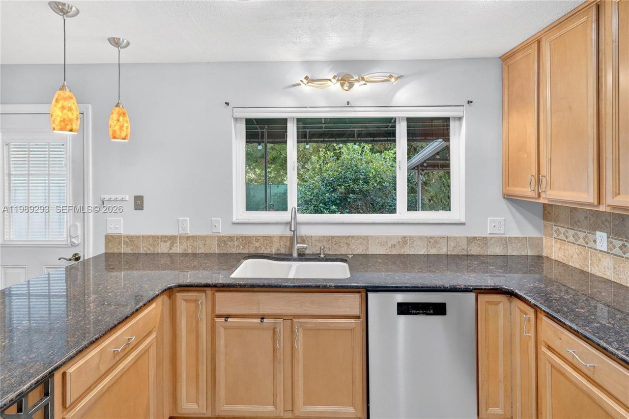 8435 NW 6th Ave, Gainesville, FL 32607 Photo