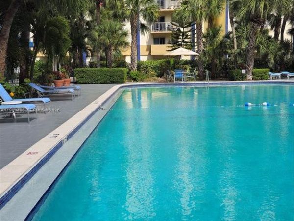 4550 NW 9th St , Unit 505E, Miami, FL 33126