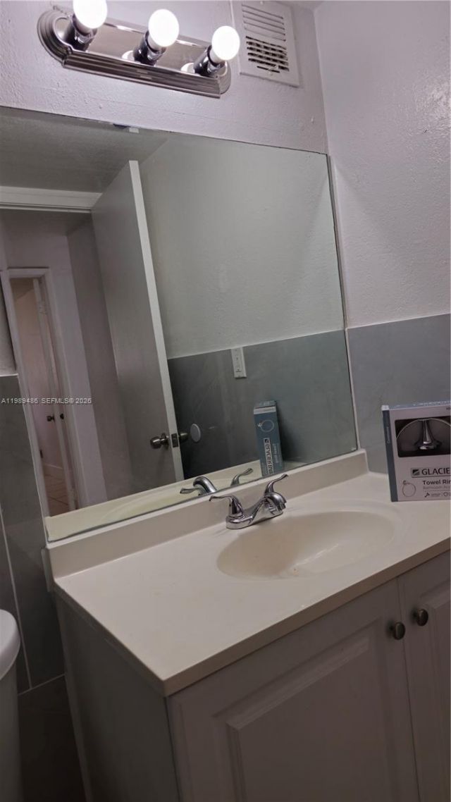 4550 NW 9th St , Unit 505E, Miami, FL 33126 Photo
