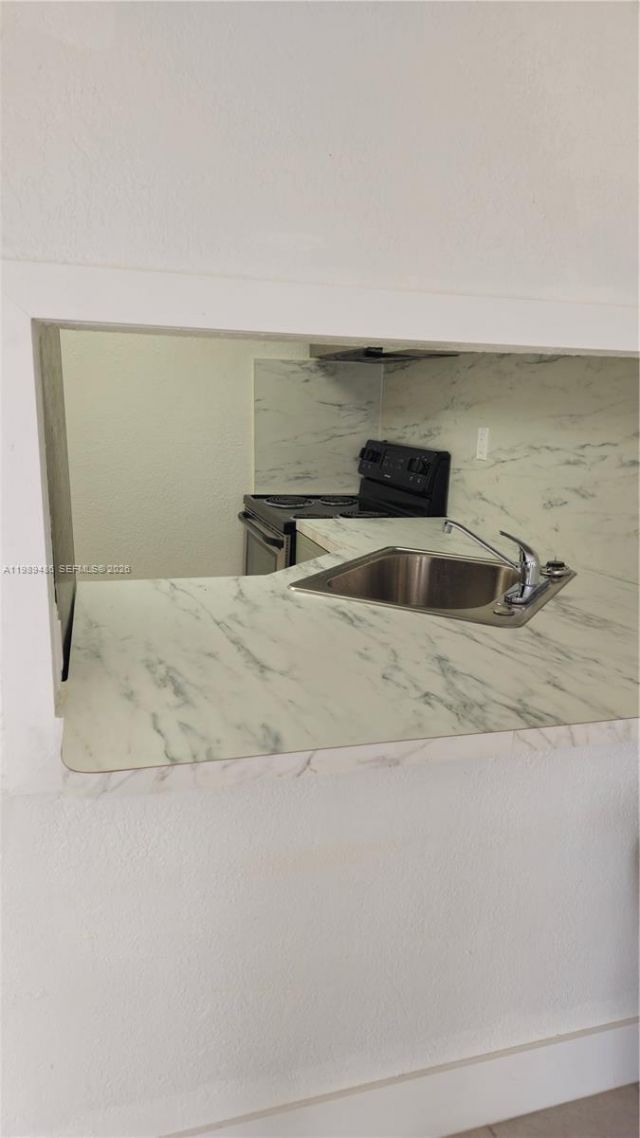 4550 NW 9th St , Unit 505E, Miami, FL 33126 Photo