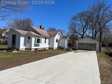 2 Maple Street, Oxford Vlg, MI 48371