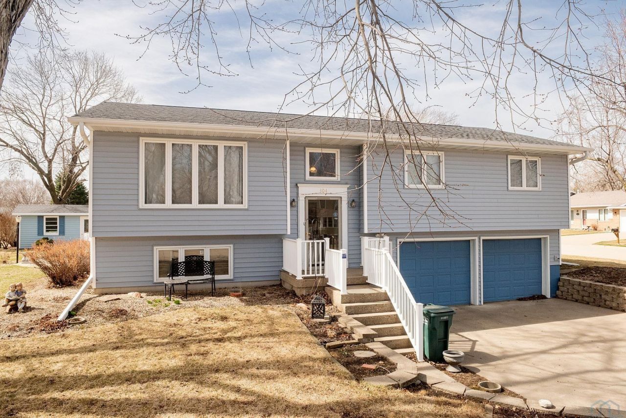 304 Frankfort Ave Se, Orange City, IA 51041 Main Photo