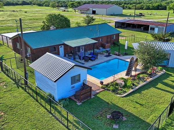 978 Longbranch Road, Nocona, TX 76255