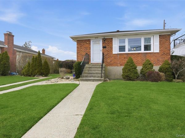 3292 Murdock Avenue , Oceanside, NY 11572