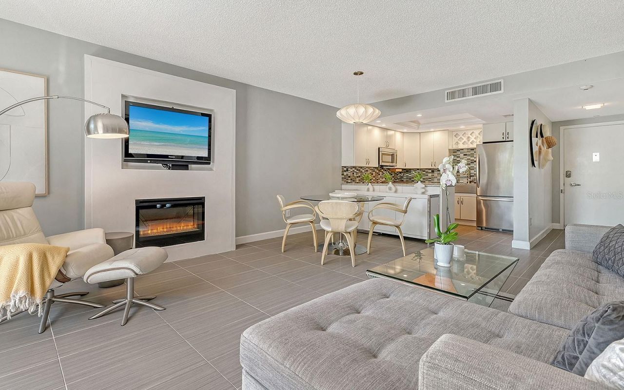 1212 Benjamin Franklin Drive, Unit 305, Sarasota, FL 34236 Photo