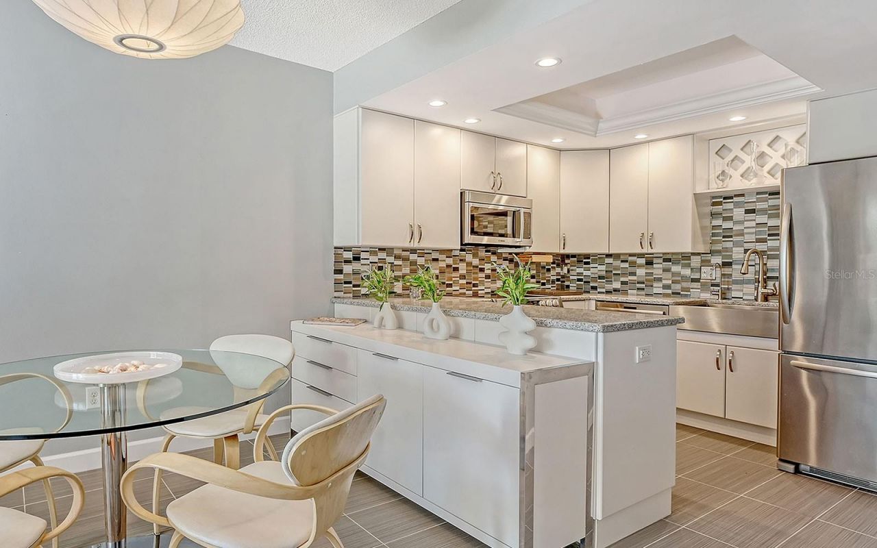 1212 Benjamin Franklin Drive, Unit 305, Sarasota, FL 34236 Photo