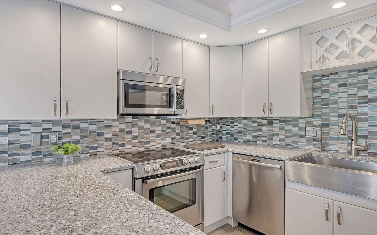 1212 Benjamin Franklin Drive, Unit 305, Sarasota, FL 34236 Photo