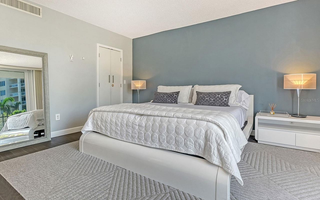 1212 Benjamin Franklin Drive, Unit 305, Sarasota, FL 34236 Photo