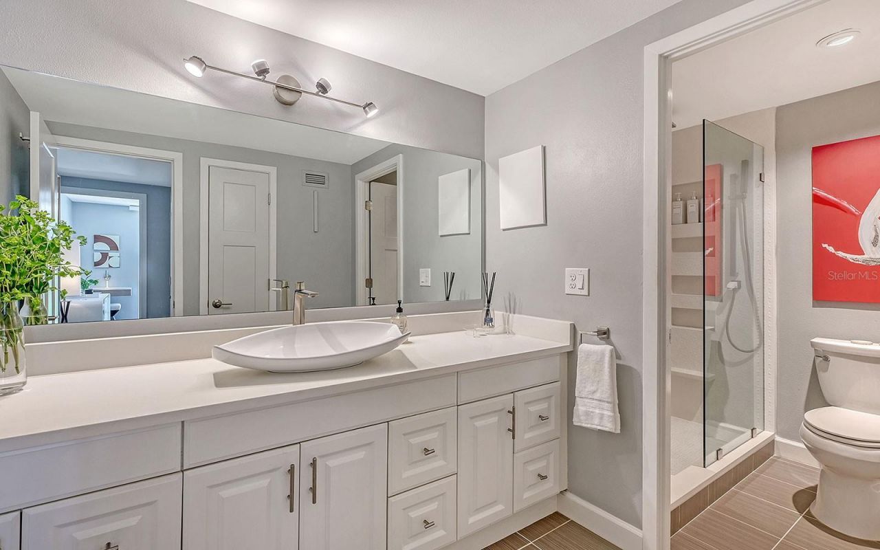 1212 Benjamin Franklin Drive, Unit 305, Sarasota, FL 34236 Photo