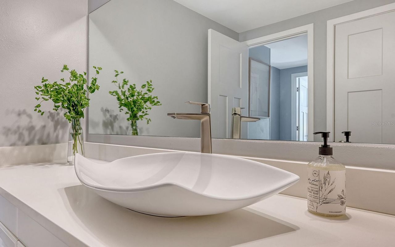 1212 Benjamin Franklin Drive, Unit 305, Sarasota, FL 34236 Photo