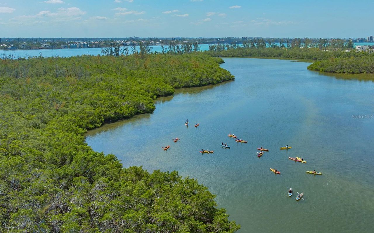 1212 Benjamin Franklin Drive, Unit 305, Sarasota, FL 34236 Photo