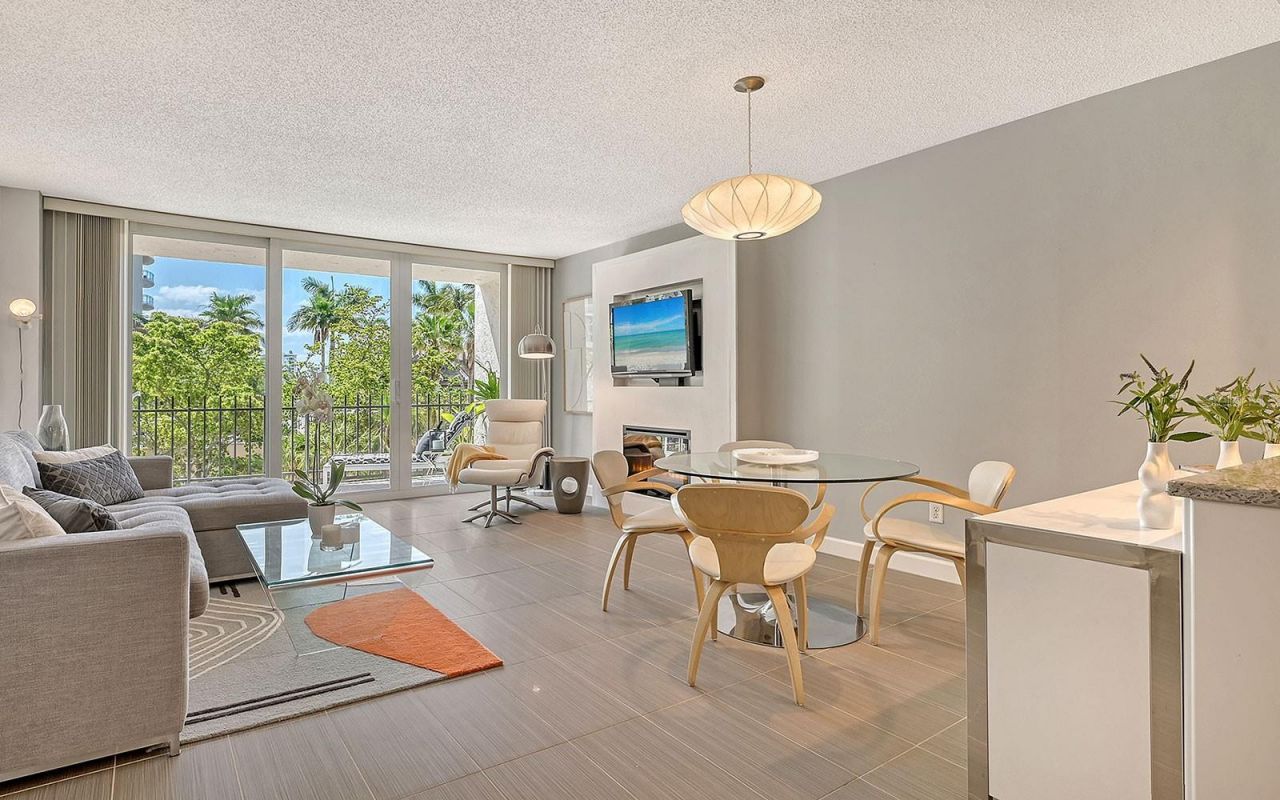 1212 Benjamin Franklin Drive, Unit 305, Sarasota, FL 34236 Photo