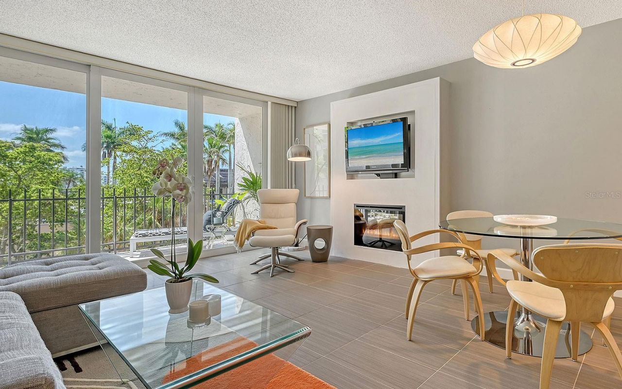 1212 Benjamin Franklin Drive, Unit 305, Sarasota, FL 34236 Photo