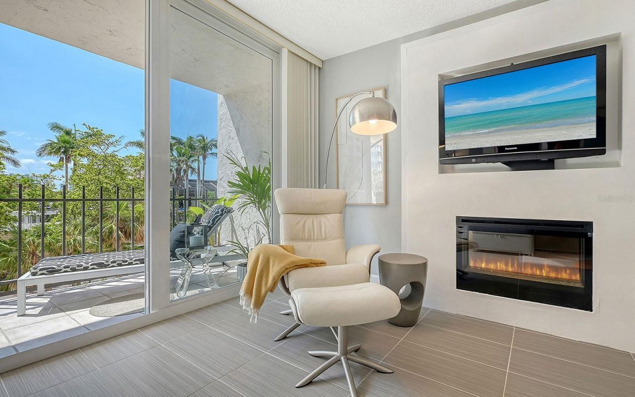 1212 Benjamin Franklin Drive, Unit 305, Sarasota, FL 34236 Photo