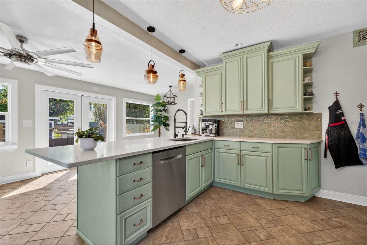 2005 Jackson Street N, Saint Petersburg, FL 33704 Photo